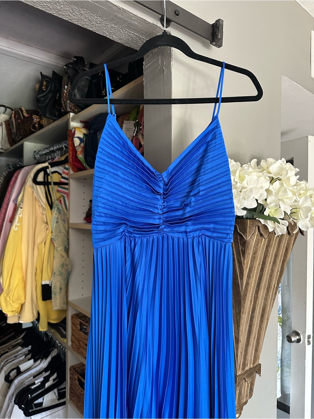 Elegant Blue Pleated Spaghetti-Strap Maxi Dress - Picture 4 of 6